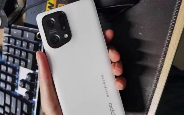 OPPOReno5和一加8T，哪个更好（探讨两款旗舰手机的优缺点）  第1张